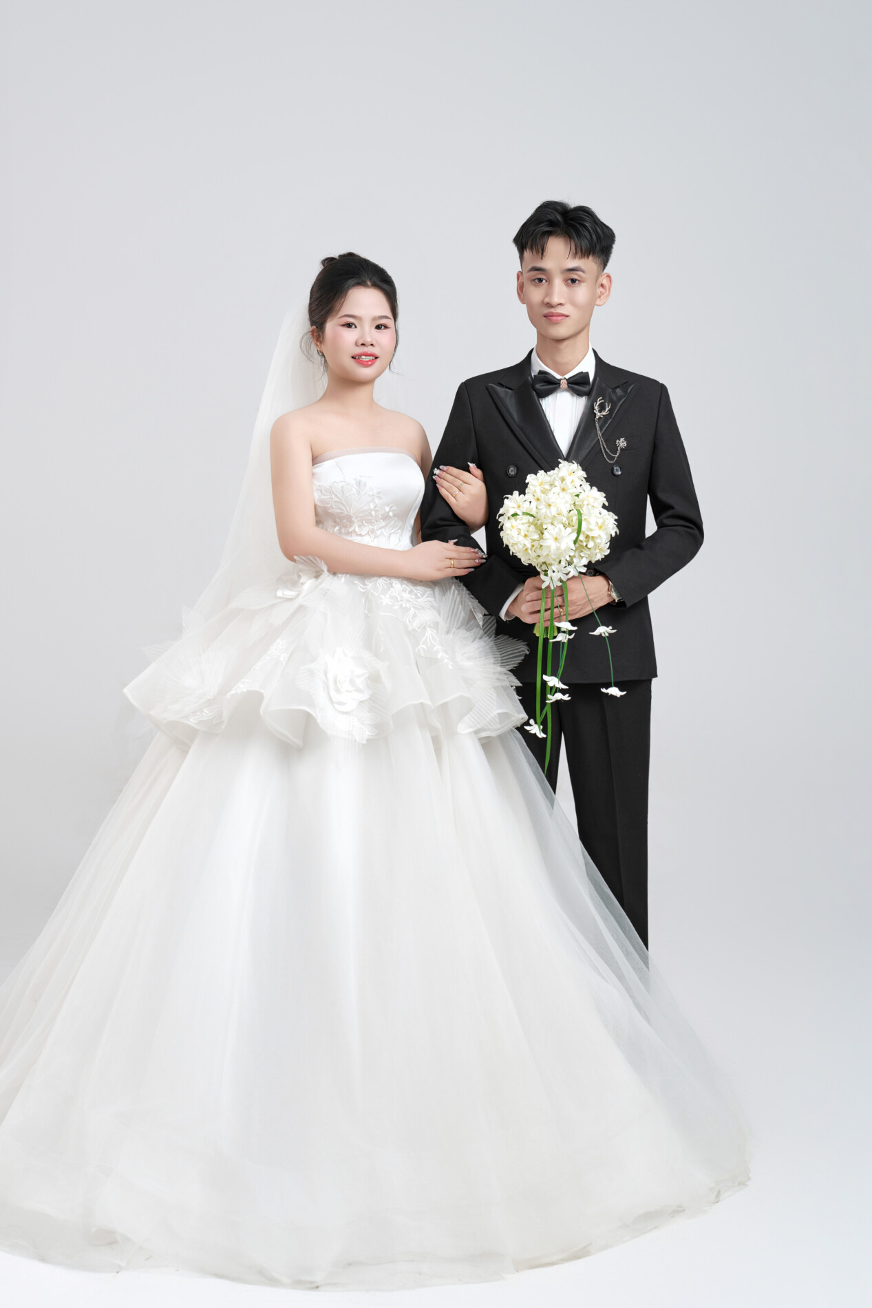 TUẤN TÚ  – HỒNG THẮM